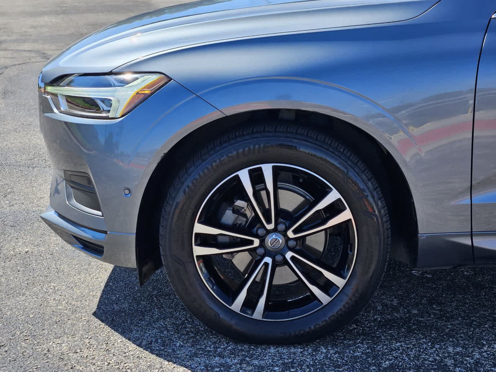 Used 2018 Volvo XC60 T5 Momentum w/ Vision Package AWD/4WD image 8