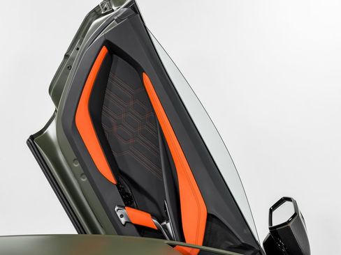 Used 2024 Lamborghini Revuelto AWD/4WD image 9