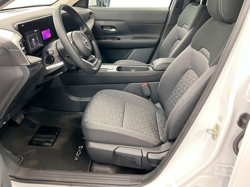 New 2025 Nissan Kicks SV w/ SV Premium Package image 17