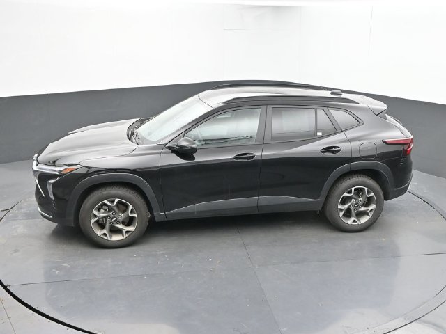 Used 2025 Chevrolet Trax LT FWD image 40