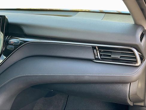 Used 2024 Toyota Camry SE image 19