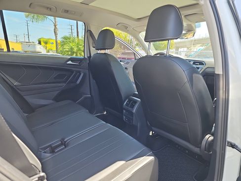 Used 2023 Volkswagen Tiguan SE w/ Panoramic Sunroof Package AWD/4WD image 14