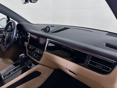 Certified 2023 Porsche Macan image 29