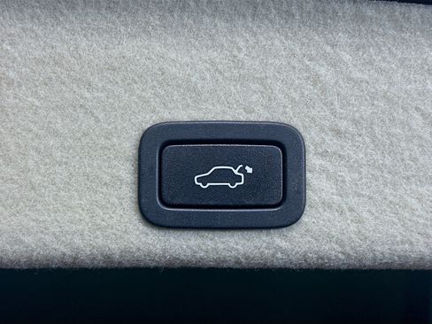 Used 2016 Volvo XC60 T5 Premier w/ Proximity Package image 30