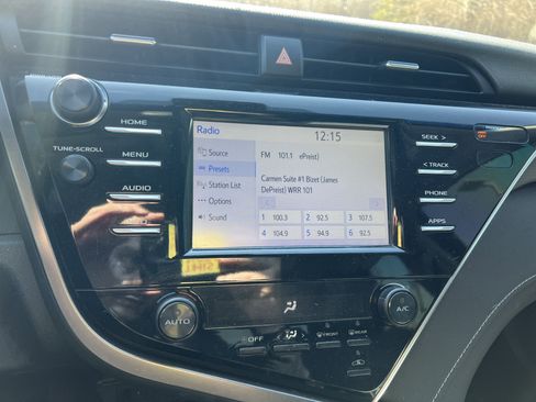 Used 2018 Toyota Camry SE image 22