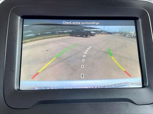 Used 2018 Jeep Renegade Latitude FWD image 23