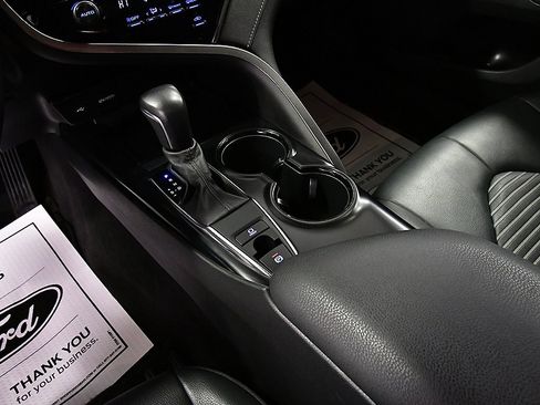 Used 2020 Toyota Camry SE image 18