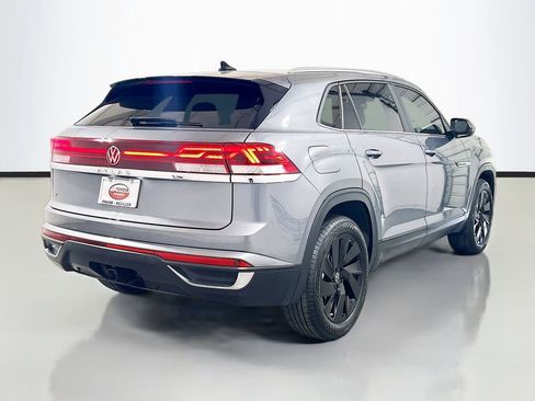 Used 2025 Volkswagen Atlas Cross Sport SE FWD image 4