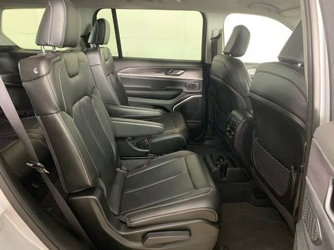 Used 2023 Jeep Grand Cherokee L Limited w/ Black Appearance Package image 27