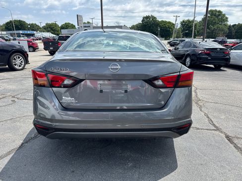 Used 2024 Nissan Altima 2.5 S FWD image 4