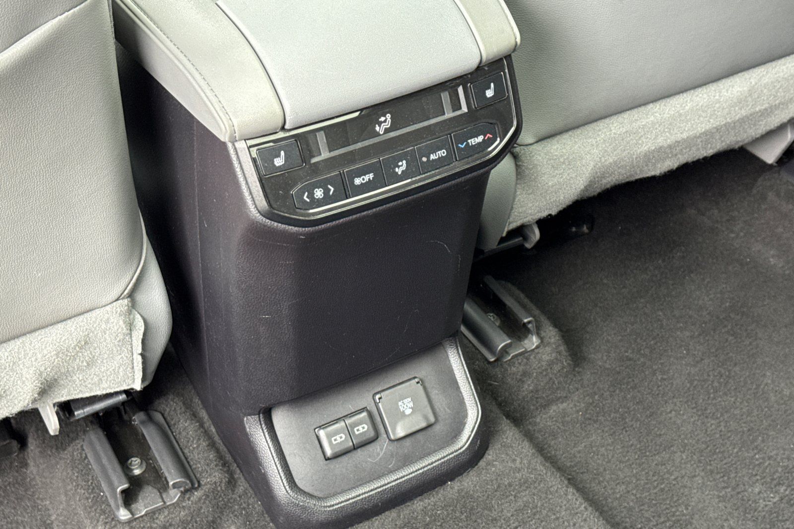 Used 2023 Toyota Highlander Platinum FWD image 15