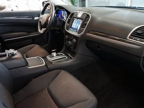 Used 2021 Chrysler 300 Touring w/ Sport Appearance Package image 39