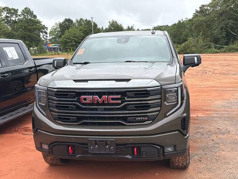 Used 2024 GMC Sierra 1500 AT4 w/ Technology Package AWD/4WD image 2