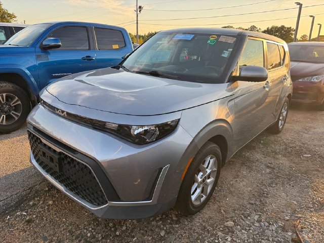Used 2023 Kia Soul LX w/ LX Technology Package FWD image 5