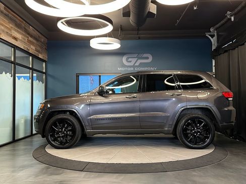Used 2021 Jeep Grand Cherokee Laredo X AWD/4WD image 6