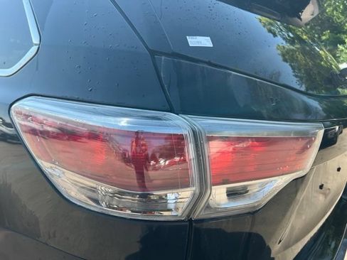 Used 2015 Toyota Highlander Limited w/ Driver Technology Package AWD/4WD image 11