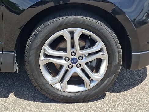 Used 2018 Ford Edge Titanium FWD image 11