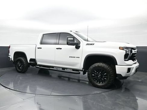 Used 2024 Chevrolet Silverado 2500 LTZ w/ LTZ Plus Package AWD/4WD image 3