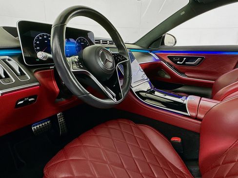 Used 2022 Mercedes-Benz S 580 4MATIC Sedan w/ AMG Line Package image 7