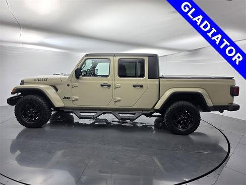 Used 2022 Jeep Gladiator Sport image 7
