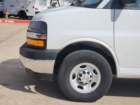 New 2025 Chevrolet Express 3500 w/ Power Convenience Package image 14