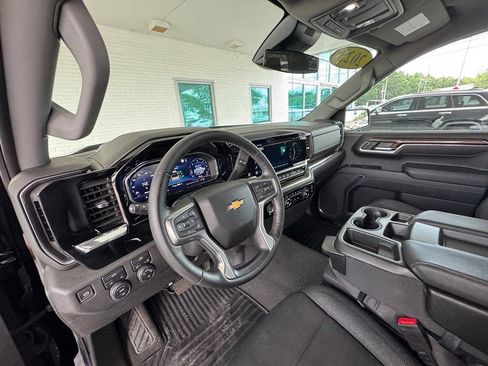 Used 2023 Chevrolet Silverado 1500 LT AWD/4WD image 14