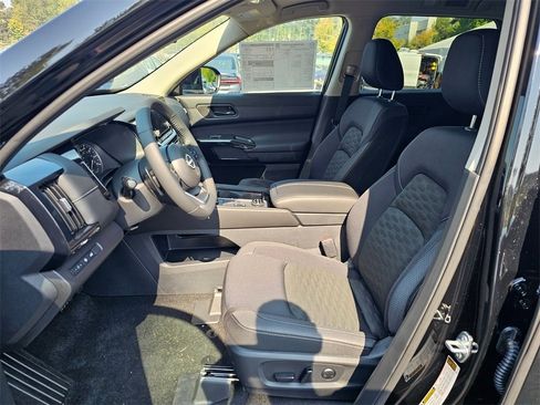 New 2025 Nissan Pathfinder SV image 18