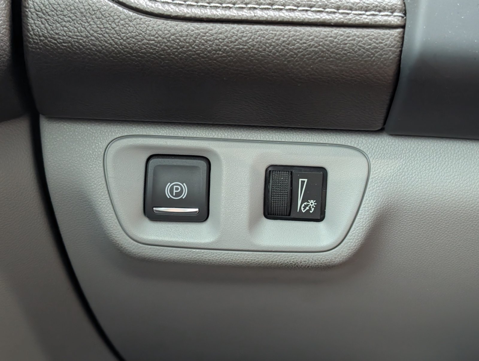 Used 2023 GMC Acadia SLT FWD image 17