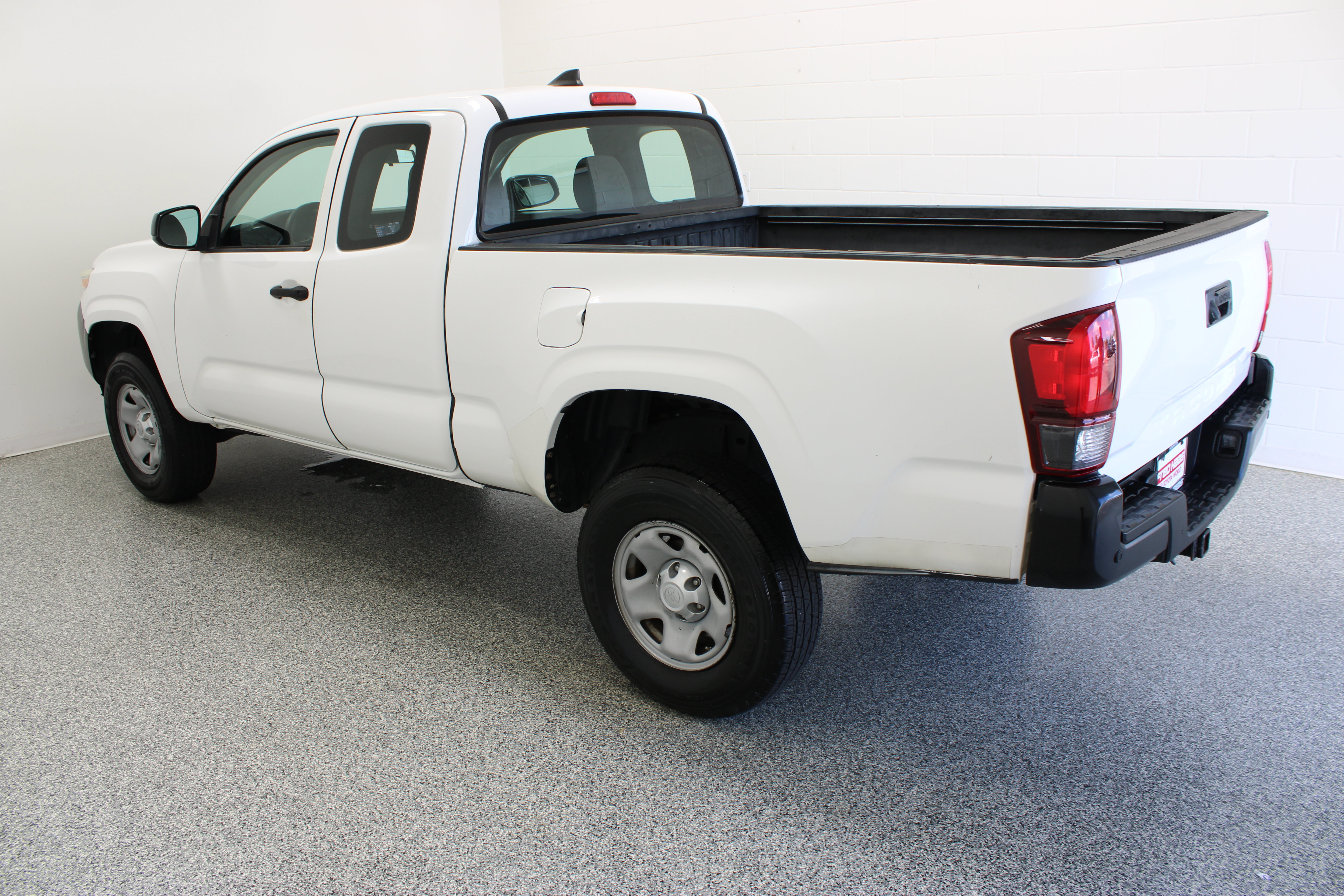 Used 2018 Toyota Tacoma SR RWD image 10
