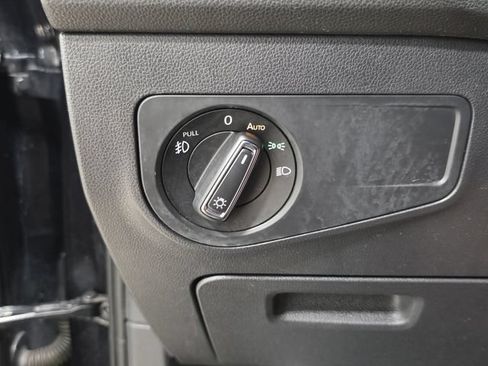 Used 2018 Volkswagen Tiguan SEL FWD image 26