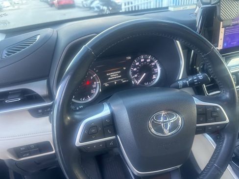 Used 2023 Toyota Highlander XLE FWD image 17