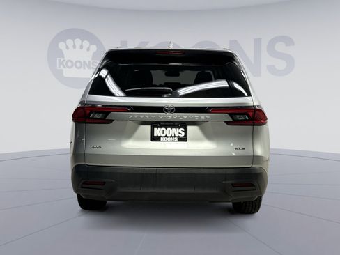 Used 2025 Toyota Grand Highlander AWD image 11