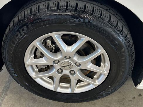 Used 2023 Chrysler Voyager LX image 9