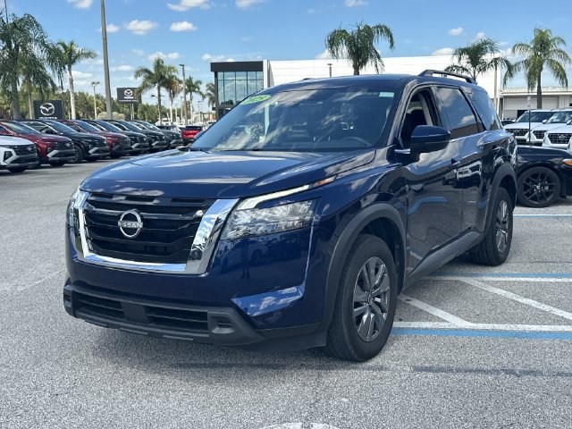 Used 2025 Nissan Pathfinder SV FWD image 2