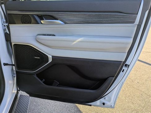 Used 2024 Jeep Wagoneer L Series II w/ Flexible Seating Group image 34