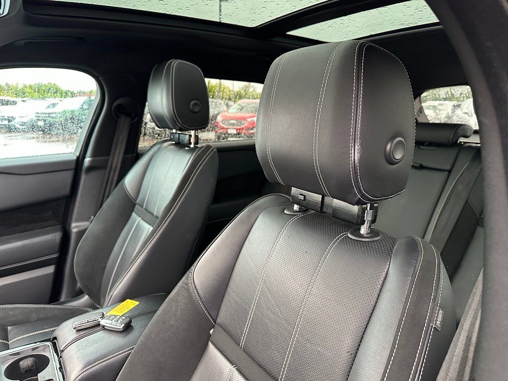 Used 2018 Land Rover Range Rover Velar R-Dynamic SE AWD/4WD image 3