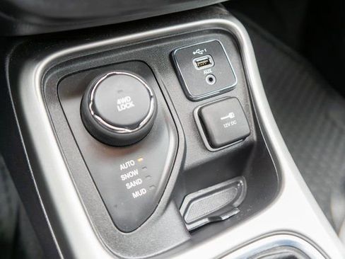 Used 2021 Jeep Compass Latitude w/ Convenience Group AWD/4WD image 29