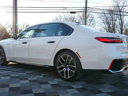 Used 2024 BMW 740i xDrive image 10