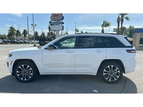 Used 2023 Jeep Grand Cherokee Overland AWD/4WD image 3