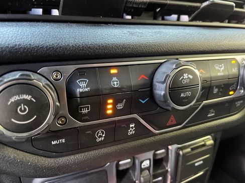 Used 2025 Jeep Wrangler Unlimited Sport AWD/4WD image 40