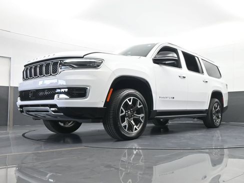 Used 2023 Jeep Wagoneer L Series III w/ Preferred Equipment Group image 60