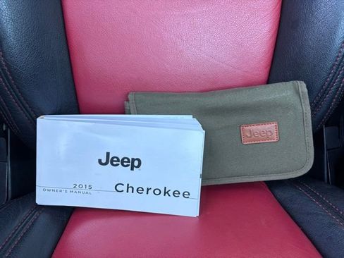 Used 2015 Jeep Cherokee Latitude w/ Comfort/Convenience Group AWD/4WD image 33