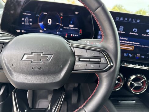 Used 2025 Chevrolet Blazer EV RS image 32