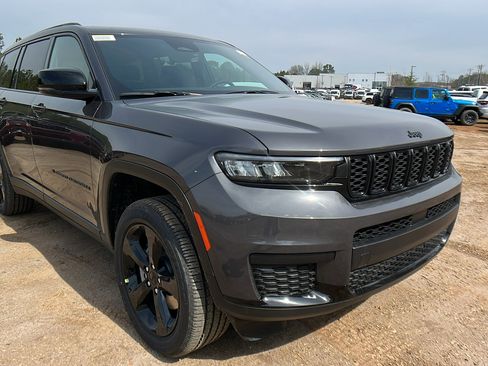 New 2025 Jeep Grand Cherokee L Altitude image 5