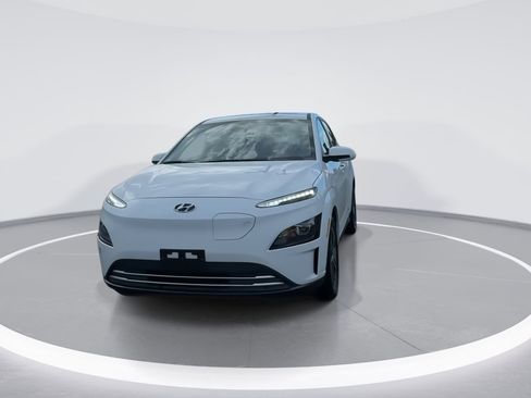 Certified 2022 Hyundai Kona SEL w/ Convenience Package image 2