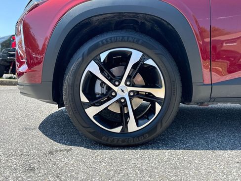 Used 2025 Chevrolet Trax RS FWD image 12