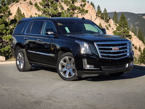 Used 2019 Cadillac Escalade Premium Luxury image 2