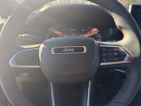 Used 2025 Jeep Compass Trailhawk image 27