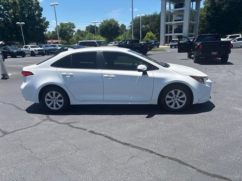 Used 2020 Toyota Corolla LE FWD image 7