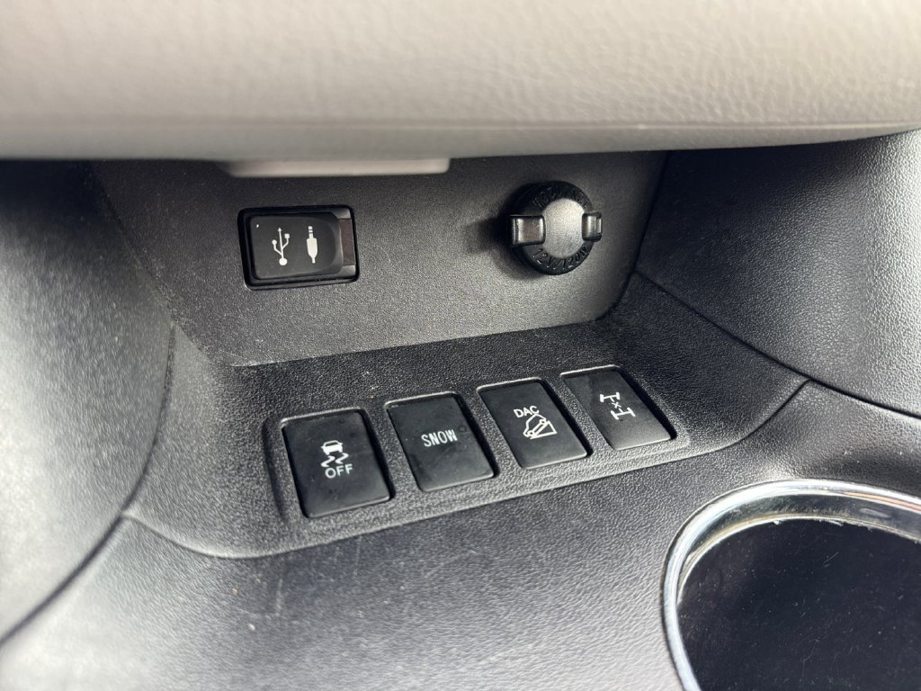 Used 2015 Toyota Highlander Limited AWD/4WD image 24